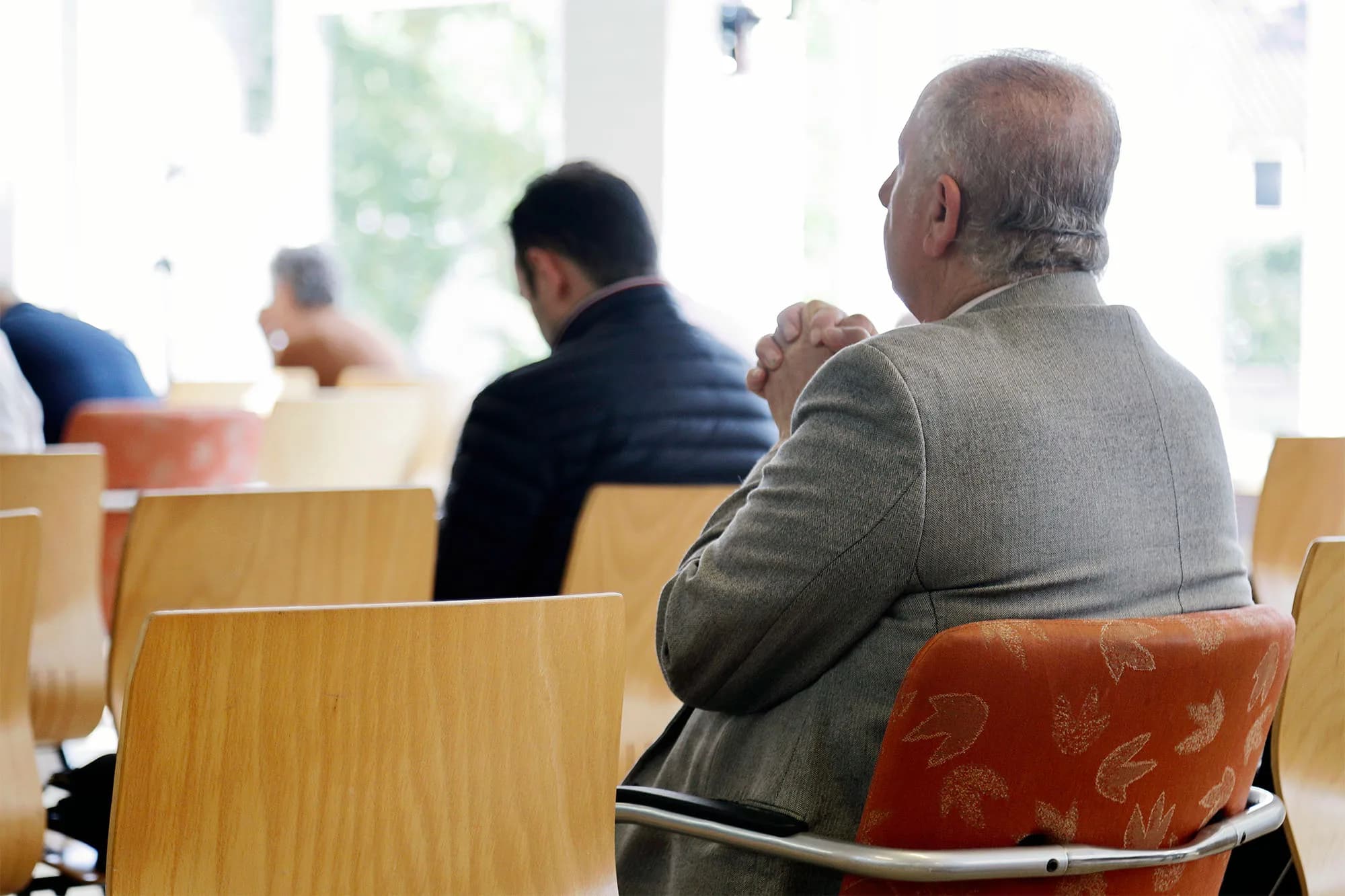 Bidden in de kerk